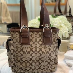 Coach signature canvas & leather bag zip c…
